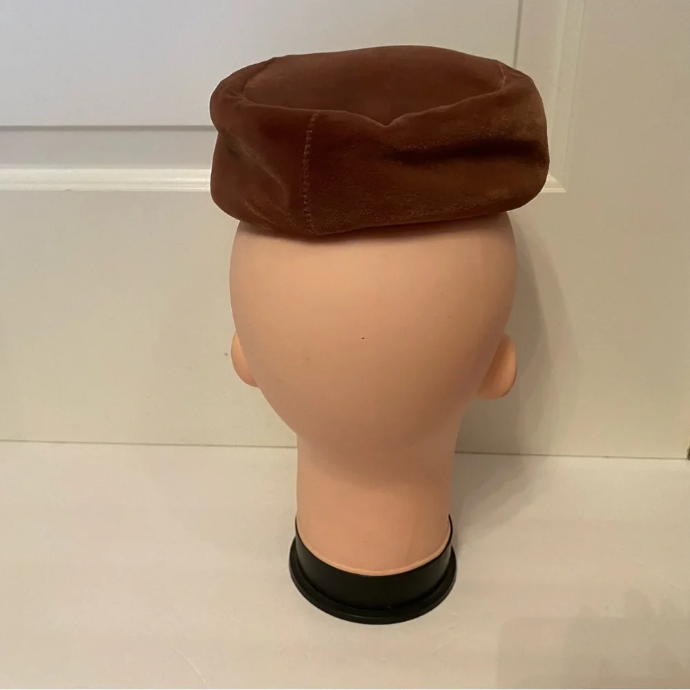 MADCAPS VINTAGE HAT PILLBOX BROWN PLUSH VELOUR FEEL ONE SIZE OS CHURCH MOB WIFE